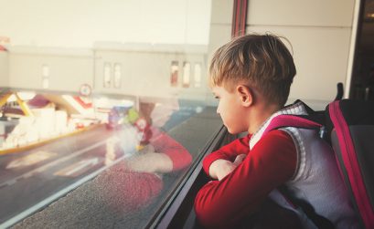 flying with kids in airport